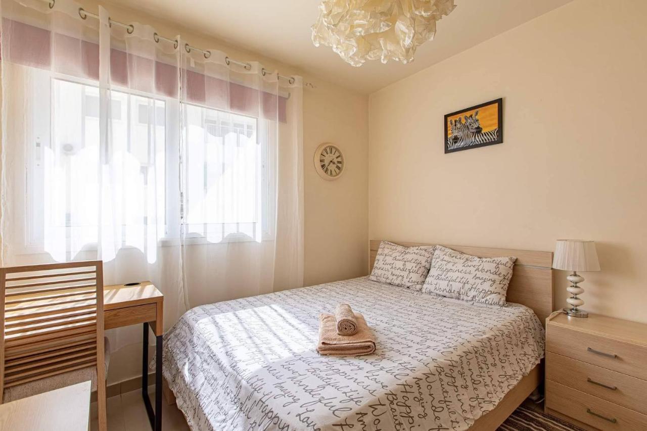 Lovely Bedroom In Shared Apartment Oroklini エクステリア 写真
